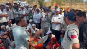 डिंडौरी में स्वीकृत मार्ग की जगह कहीं और बना दी सड़क, गुस्साए ग्रामीणों का ढाई घंटे चक्काजाम