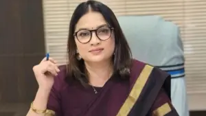 कैंसर पीड़ित बच्ची के लिए सिंगरौली कमिश्नर सविता प्रधान ने किया काम कि पूरे शहर में हो रही है सराहना