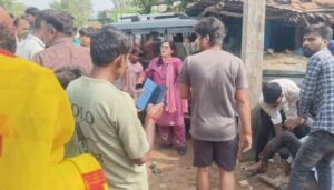 बोलेरो किराना दुकान में घुसी, ग्रामीण की मौत