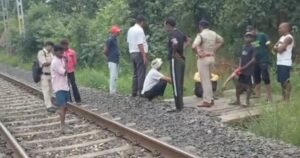 बेटे की कुल्हाड़ी से हत्या कर फरार था पिता, पांचवें दिन ट्रेन के सामने आकर दी जान; भांजे से कही ये बात
