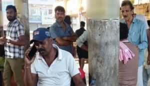 शहडोल बस स्टैंड पर पिता के सामने थमी बेटे की सांसें, भोपाल के डॉक्टरों ने कहा था कि फेफड़ा गल गया